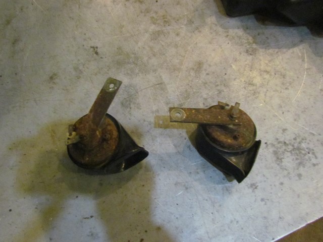 2003 Infiniti G35 Coupe Horn Set