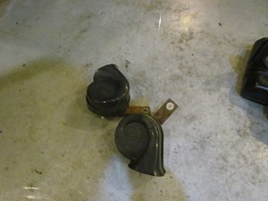 2003 Infiniti G35 Coupe Horn Set