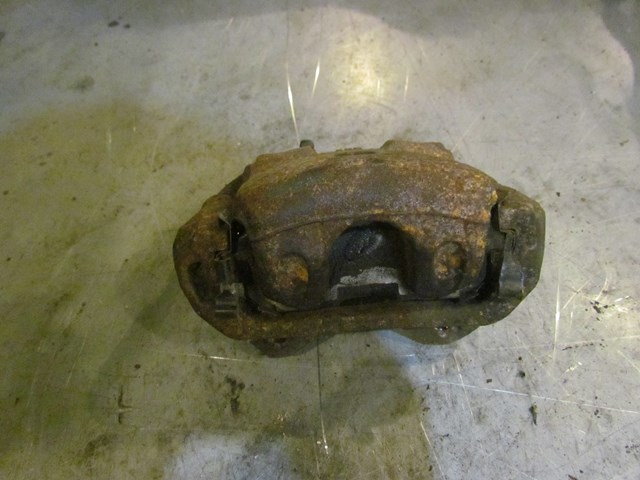 2003 Infiniti G35 Coupe Front RH Passenger Caliper
