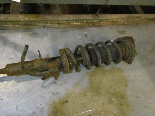 2003 Infiniti G35 Coupe Front RH Passenger Strut