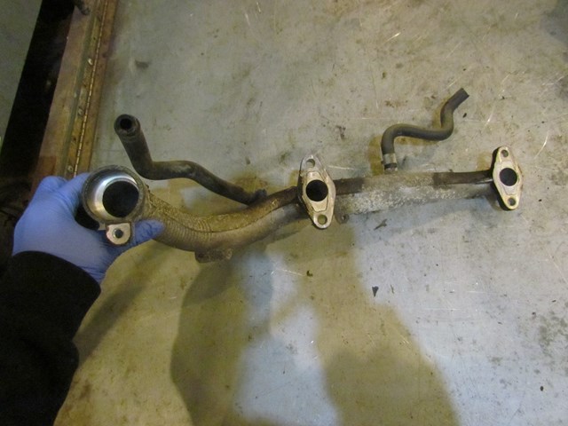2003 Infiniti G35 Coupe Coolant Crossover Pipe