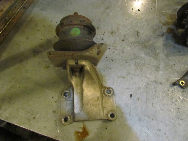2003 Infiniti G35 Coupe RH Passenger Engine Mount