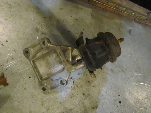2003 Infiniti G35 Coupe RH Passenger Engine Mount