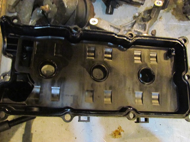 2003 Infiniti G35 Coupe LH Driver Valve Cover