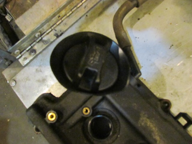 2003 Infiniti G35 Coupe LH Driver Valve Cover