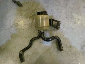 2003 Infiniti G35 Coupe Power Steering Fluid Reservoir 