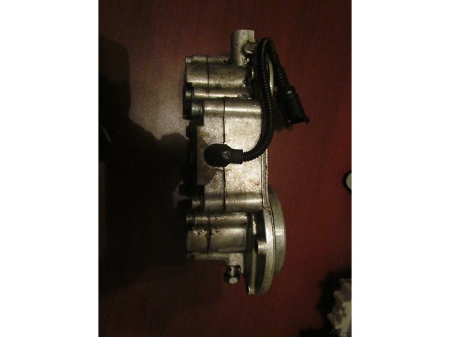   2000 BMW M5 S62 V8 Engine LH Driver VANOS Timing Pump 7831484