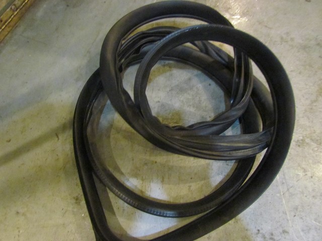 2010 Mazda SPEED3 Front RH Passenger Door Seal