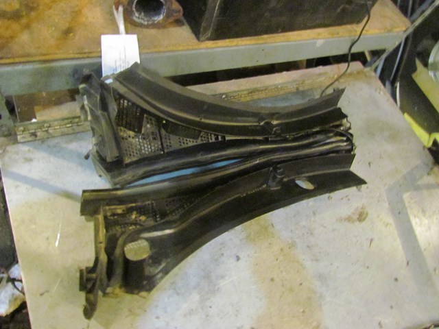 2010 Mazda SPEED3 RH LH Windshield Wiper Cowl OEM