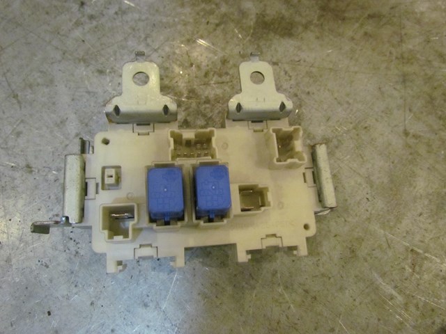 2003 Nissan 350Z Interior Fuse Box 