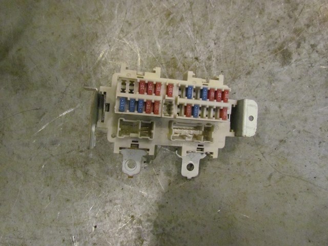 2003 Nissan 350Z Interior Fuse Box 