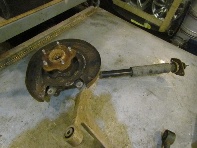 2003 Nissan 350z Rear RH Passenger Spindle and Strut w/UCA