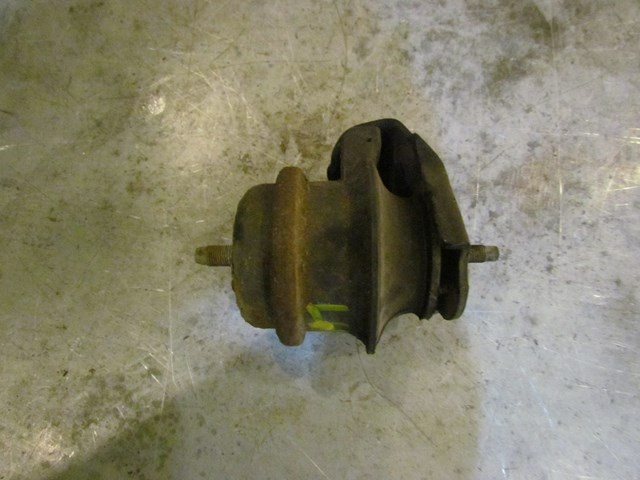 2003 Nissan 350z LH Driver Engine Mount Engine Bracket