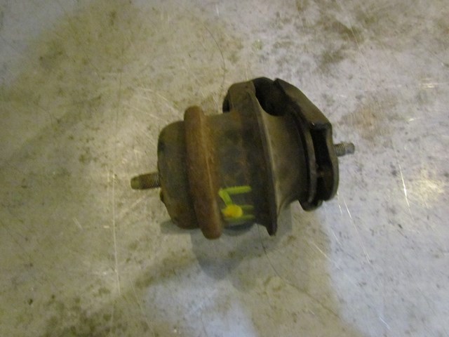 2003 Nissan 350z LH Driver Engine Mount Engine Bracket