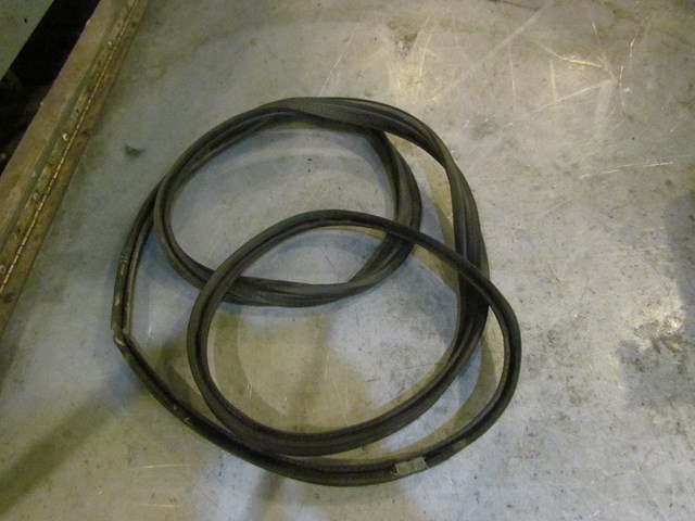 2006 Infiniti G35 Sedan Trunk Body Seal