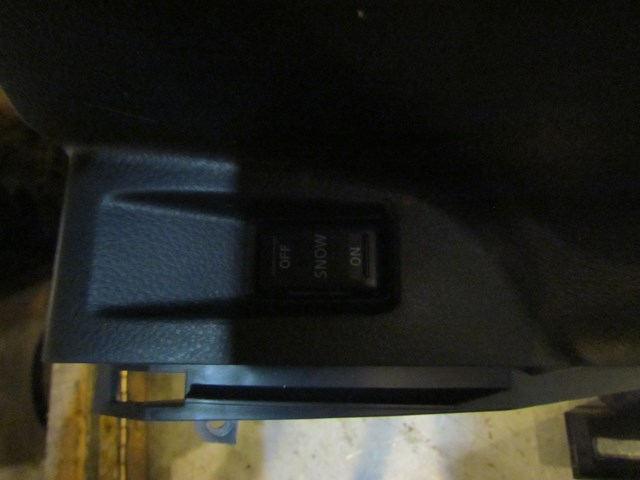 2006 Infiniti G35x Sedan LH Driver Kick Panel SNOW On/Off Switch