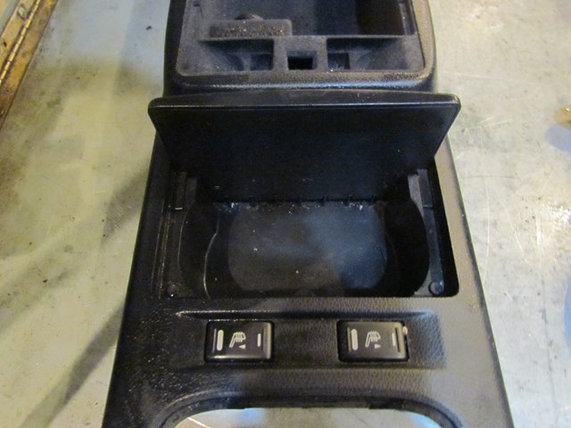 06 Infiniti G35x Sedan Center Console w/Seat Heater Switches