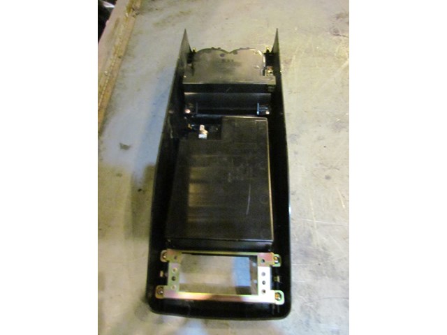 06 Infiniti G35x Sedan Center Console w/Seat Heater Switches