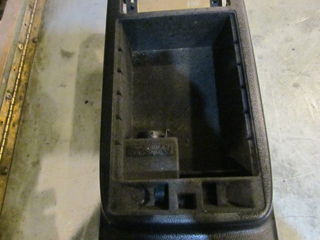 06 Infiniti G35x Sedan Center Console w/Seat Heater Switches
