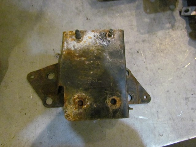 06 Infiniti G35x Sedan Front LH Driver Bumper Reinforcement Mount