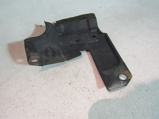 2006 Infiniti G35x Sedan Front RH Axle Splash Shield