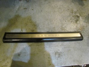 06 Infiniti G35x Sedan Front RH Passenger Door Sill Kick READ