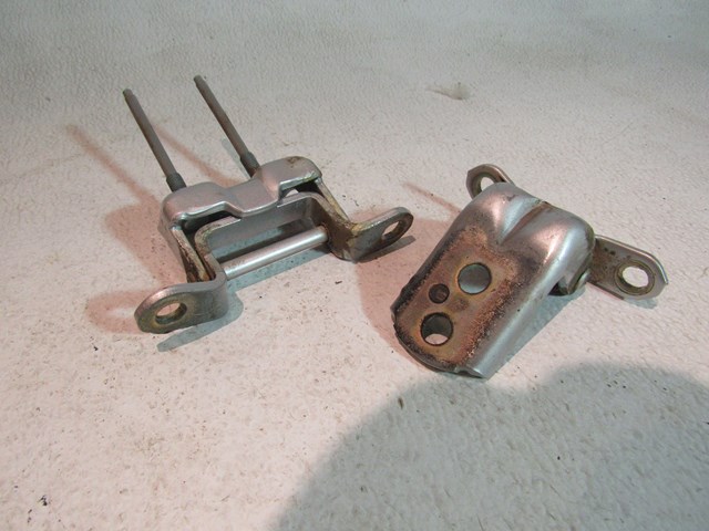 2006 Infiniti G35x Sedan LH Driver Rear Door Hinges