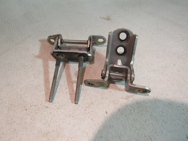 2006 Infiniti G35x Sedan LH Driver Rear Door Hinges