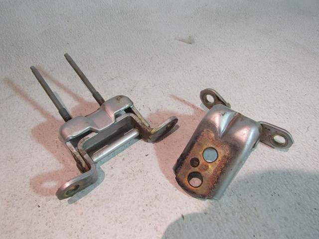2006 Infiniti G35x Sedan LH Driver Rear Door Hinges