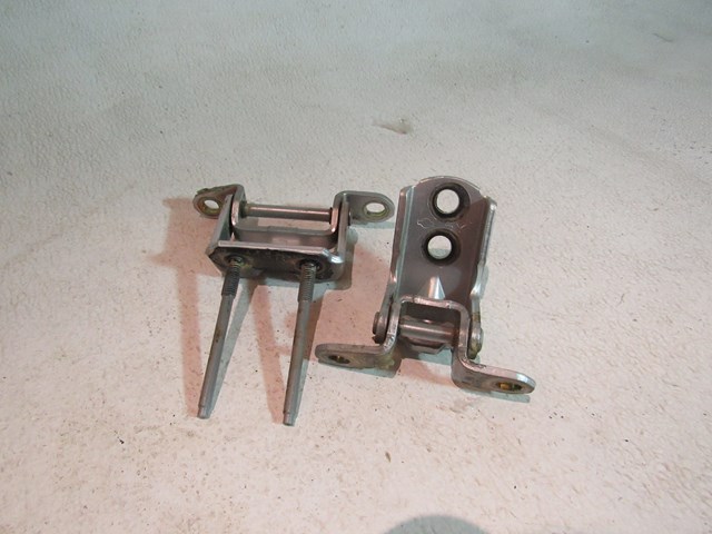 2006 Infiniti G35x Sedan LH Driver Rear Door Hinges