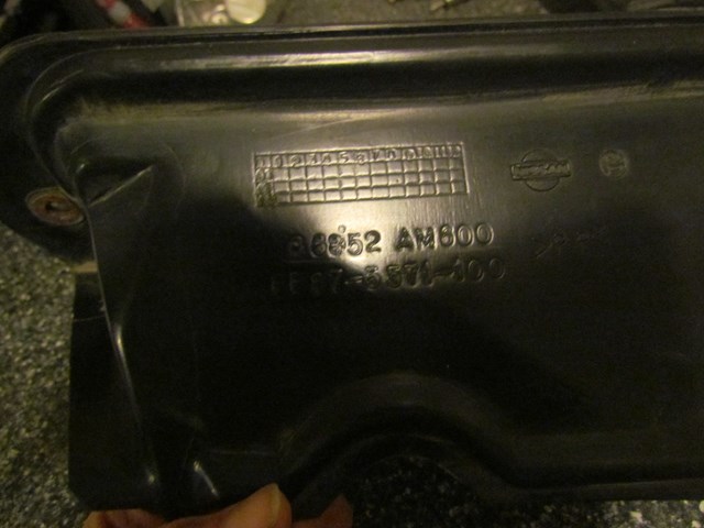 2005 Infiniti G35x Sedan RH Air Intake Duct 66852 AM800