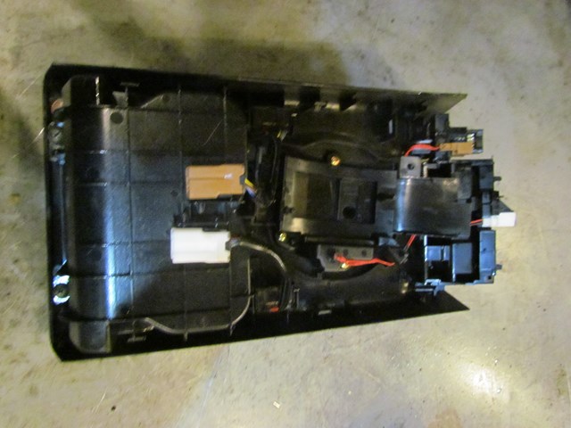 2003 Infiniti G35 Coupe Auto Shifter Trim w/Seat Heat Switches