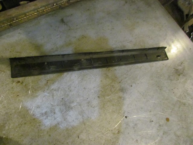 2003 Infiniti G35 Coupe RH Passenger Door Sill Kick Trim