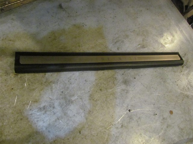 2003 Infiniti G35 Coupe RH Passenger Door Sill Kick Trim