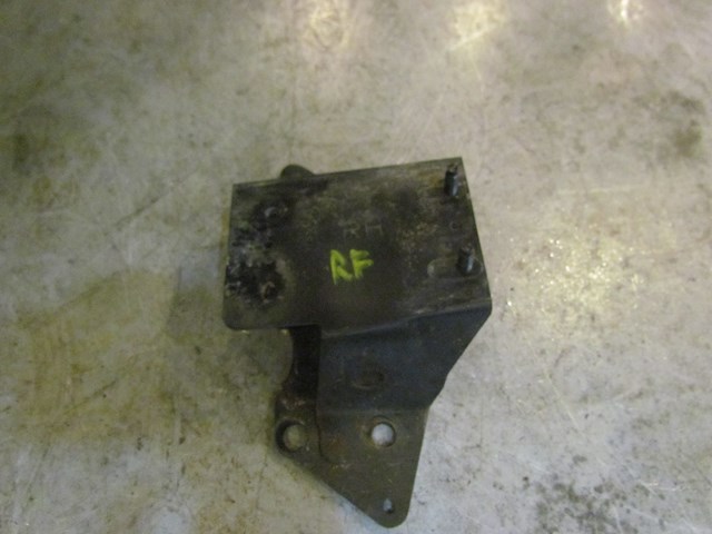 03 Infiniti G35 Coupe RH Pass Front Bumper Reinforcement Bracket