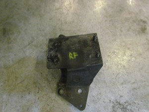 03 Infiniti G35 Coupe RH Pass Front Bumper Reinforcement Bracket