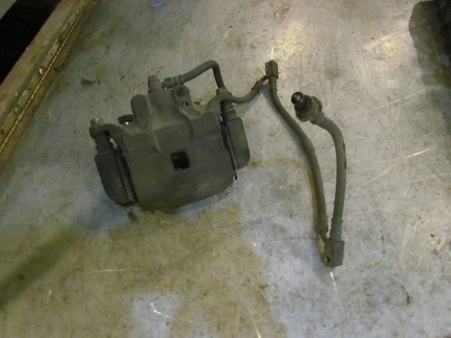 2003 Infiniti G35 Coupe Front RH Passenger Caliper