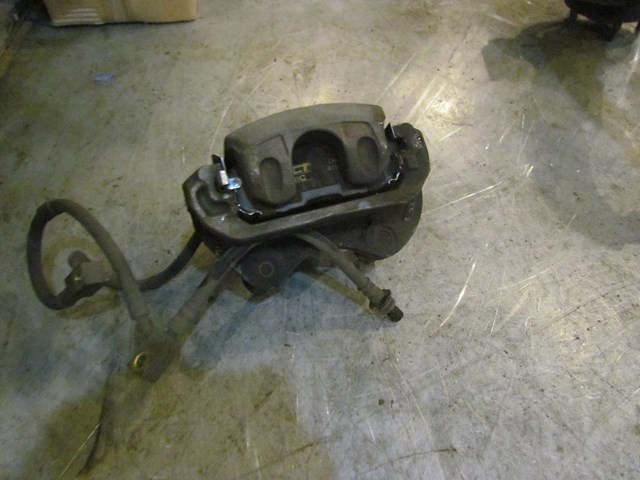 2003 Infiniti G35 Coupe RH Passenger Front Caliper