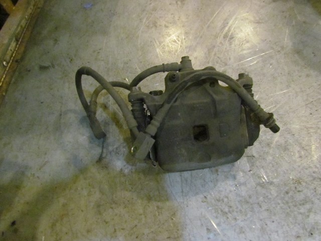 2003 Infiniti G35 Coupe RH Passenger Front Caliper