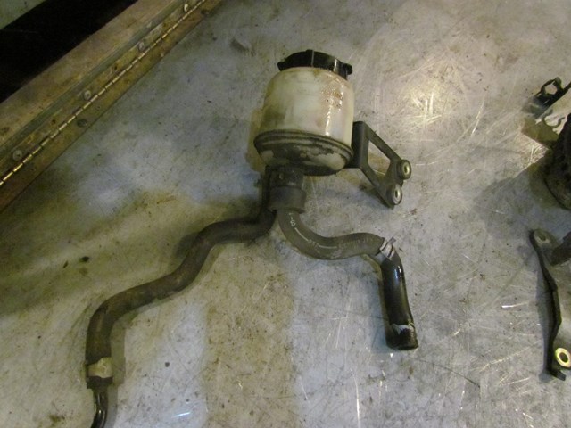 2003 Infiniti G35 Coupe Power Steering Fluid Reservoir