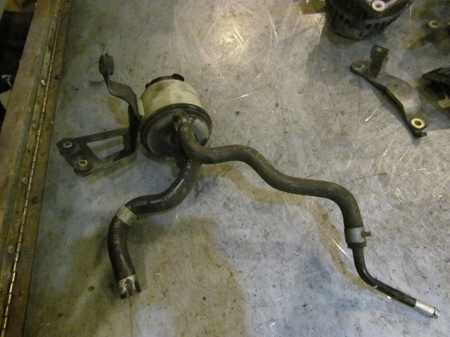 2003 Infiniti G35 Coupe Power Steering Fluid Reservoir