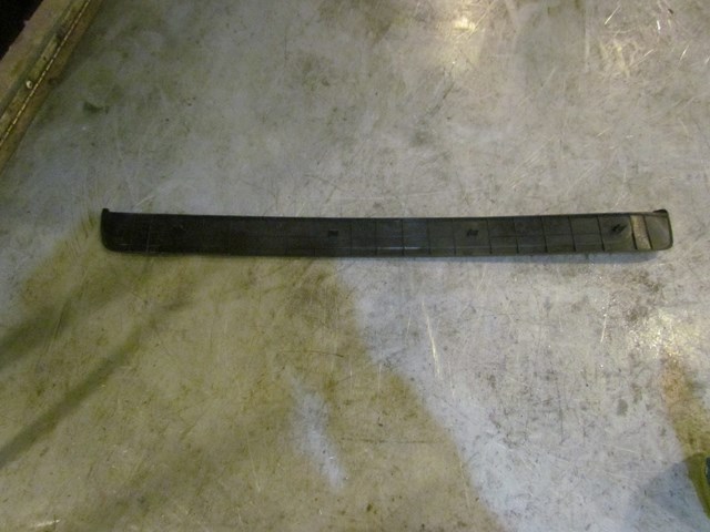 2005 Subaru Legacy GT RH Passenger Door Sill Kick Plate