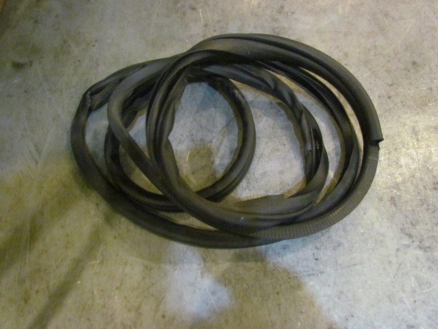 2005 Subaru Legacy GT Front RH Passenger Door Seal