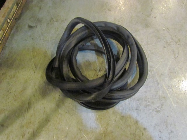 2005 Subaru Legacy GT Sedan Front LH Driver Door Seal