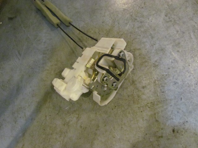 2005 Subaru Legacy GT Sdn Front RH Pass Door Lock Actuator