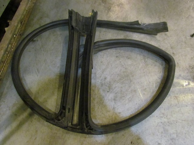 2005 Subaru Legacy GT Sedan LH Driver Window Seal