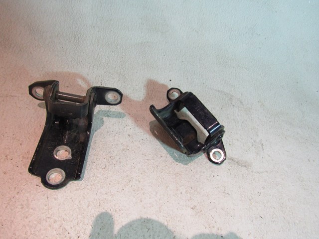 2005 Subaru Legacy GT Sedan Rear RH Passenger Door Hinges