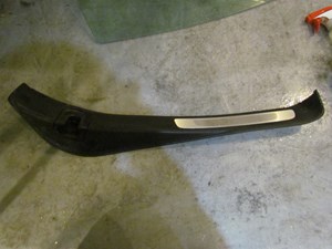 2005 Subaru Legacy GT Rear RH Pass Door Scuff Plate 94061AG10A