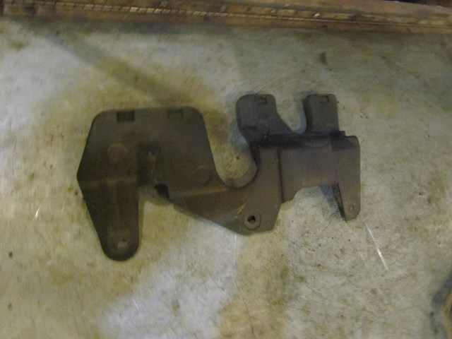 2005 Subaru Legacy GT Front LH Fender Liner Piece