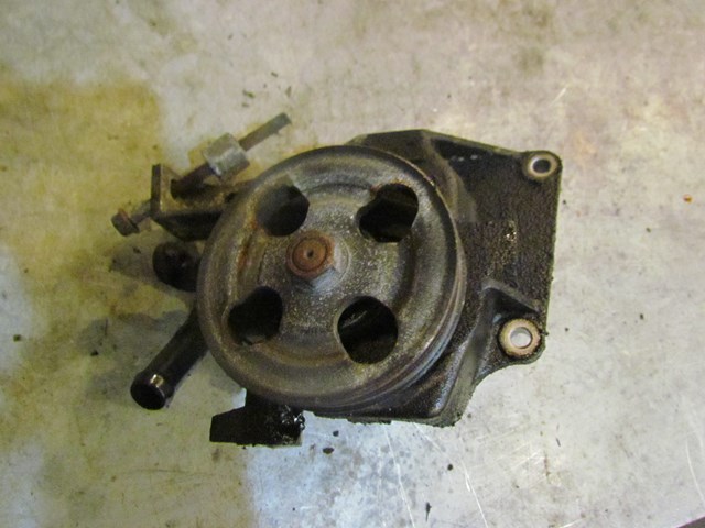 2005 Subaru Legacy GT Power Steering Pump w/Bracket